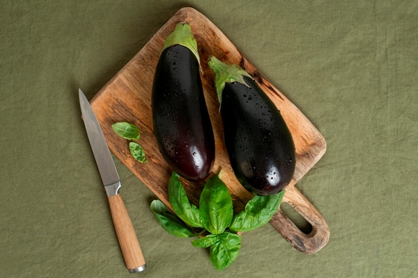 top view raw eggplants still life - Икра баклажанная (школьное питание)