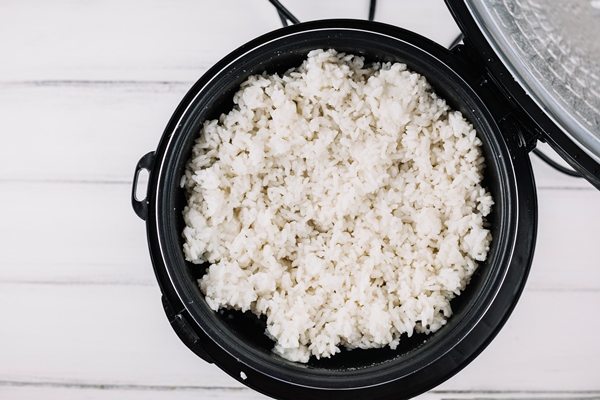 boiled rice in steamer 1 - Рассольник с рисом (школьное питание)