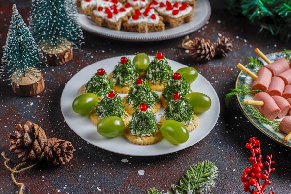 christmas tree shaped snacks - Закуска "Новогодние ёлочки"
