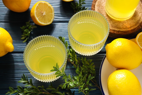 concept of fresh summer drink limoncello cocktail - Марципановый штоллен