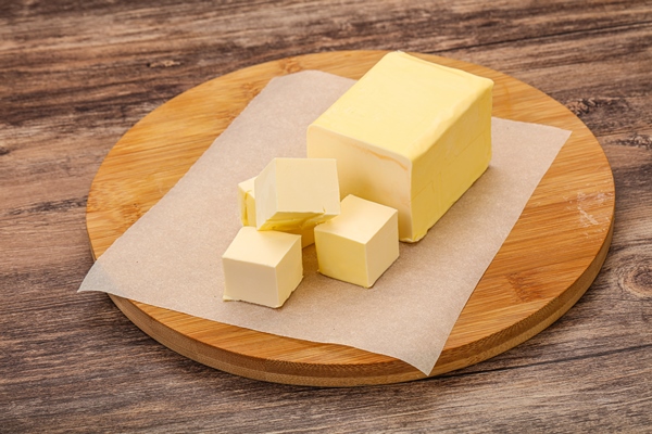 dairy natural yellow butter piece - Кукурузная молочная каша с изюмом, вязкая (школьное питание)