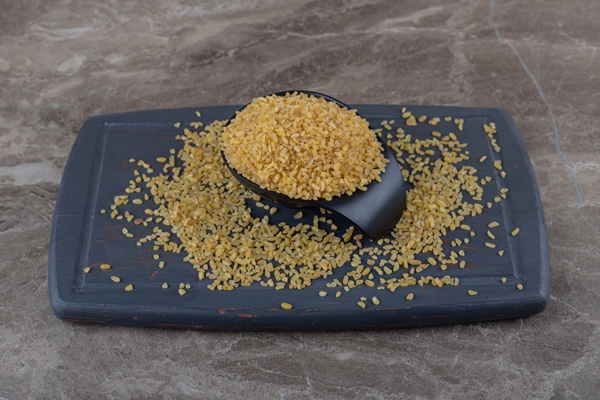 delectable bulgur on the tray on the marble surface - Булгур отварной (школьное питание)