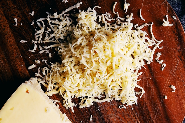 delicious grated cheese - Закуска "Новогодние ёлочки"