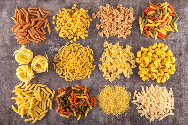 different raw pasta types top view - Макароны отварные (школьное питание)