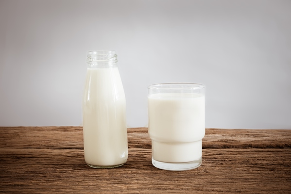 fresh milk in glass bottle and glass - Омлет натуральный (школьное питание)