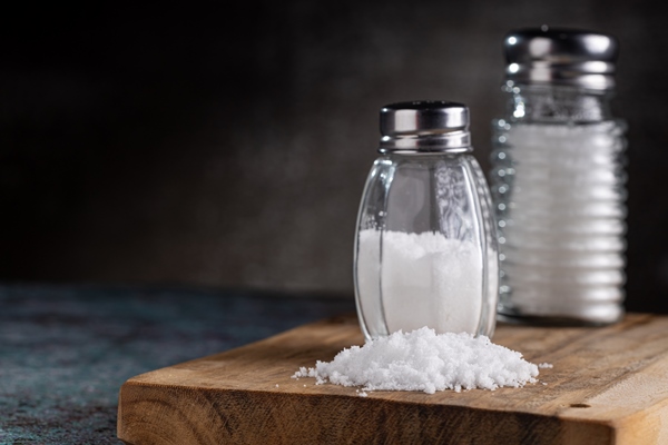glass salt shaker on the table - Рассольник домашний (школьное питание)