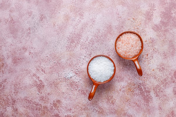 himalayan pink salt top view - Ячневая молочная вязкая каша (школьное питание)