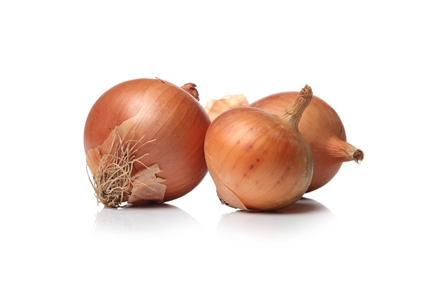 raw onions on a white surface 1 - Щи из свежей капусты со сметаной (школьное питание)