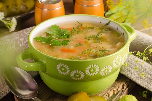 traditional rassolnik soup with pickled pickles in a green tureen on a wooden background - Рассольник домашний (школьное питание)