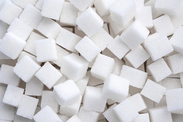 background of refined sugar closeup of white sugar cubes 1 - Кофейный напиток с молоком (школьное питание)