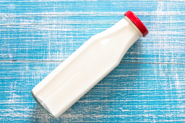 bottle of milk on a wooden blue background flat lay - Омлет с цветной капустой и микрозеленью кольраби (школьное питание)