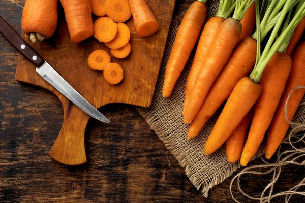 bunch of fresh carrots arrangement - Густой куриный суп с фасолью