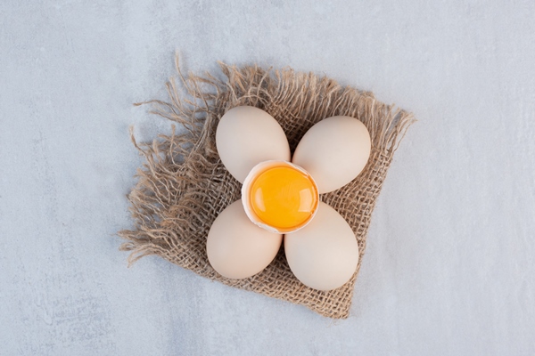 bundle of eggs and egg yolk in a shell on marble table 1 - Молочно-яичный кисель