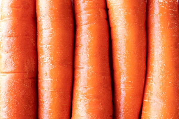 close up texture of carrots 1 - Рыба, запечённая в томате с овощами (школьное питание)