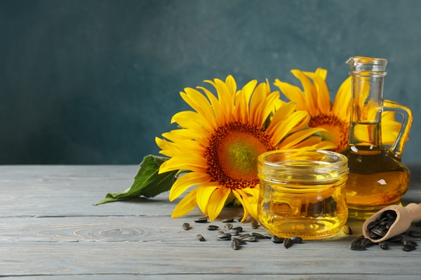 composition with sunflower seeds and oil - Жареный корень сельдерея