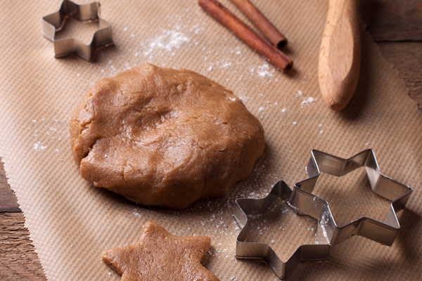 cookie dough with decorative elements - Святочные кулинарные традиции: архангельские пряники "Козули"