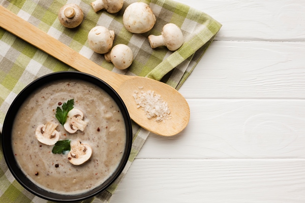 flat lay wooden spoon and mushroom bisque with mushrooms - Грибной суп-пюре с соевым молоком