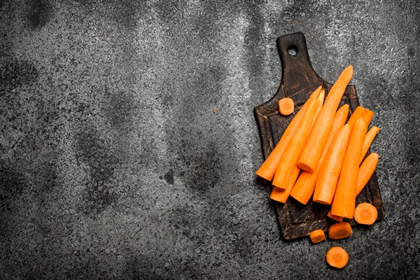 fresh carrots on the old board on rustic table - Напиток "Морковный пирог"