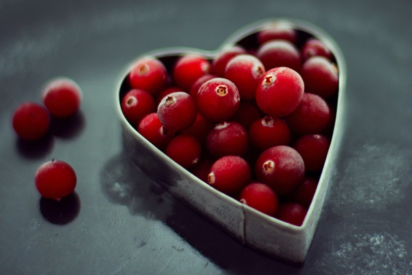 frozen cranberries in the shape of a heart the concept of health care healthy products - Ягодный компот (школьное питание)