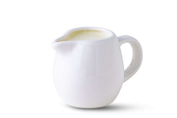 full jug of milk isolated on white background - Суп-пюре из чеснока