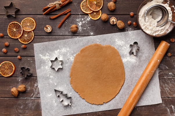 gingerbread dough cutters and ingredients for christmas cookies top view - Святочные кулинарные традиции: архангельские пряники "Козули"