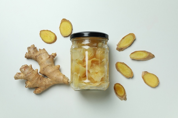 jar with pickled ginger and ginger on white - Святочный имбирный пирог