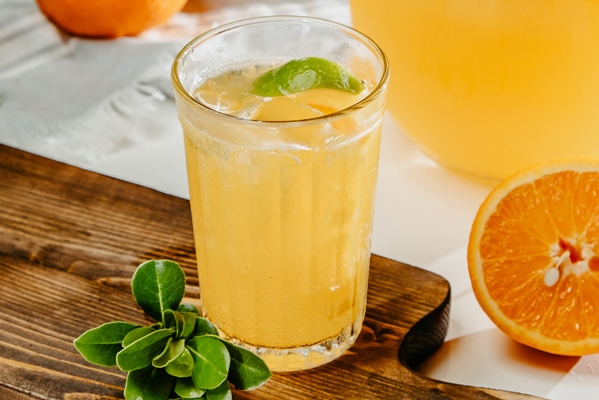 orange and lemon lemonade with ice - Апельсиновый напиток (школьное питание)