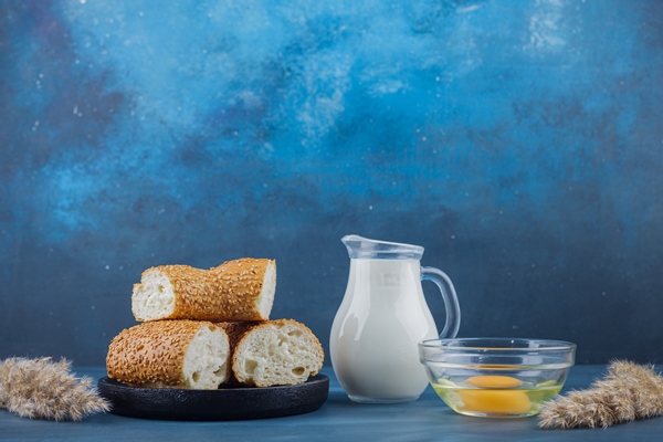 plate of fresh pastry with glass of milk and egg yolk on blue surface - Котлета рыбная любительская (школьное питание)