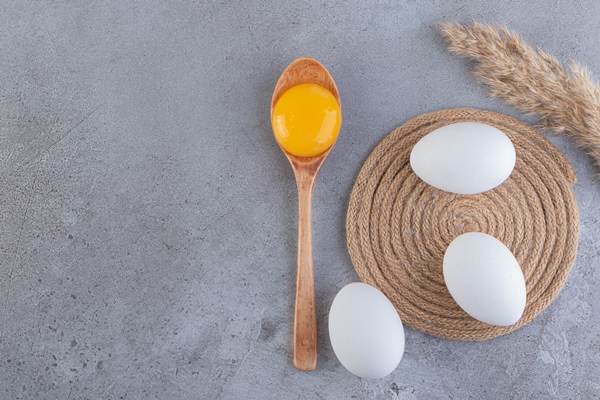 raw fresh white chicken eggs placed on a stone surface - Крем-брюле на фруктозе