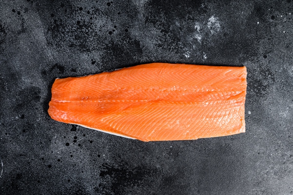 raw trout fillet organic fish - Горбуша, припущенная в молоке (школьное питание)