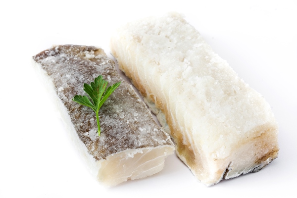 salted dried cod isolated typical easter food - Святочные кулинарные традиции: ржаной пирог с рыбой