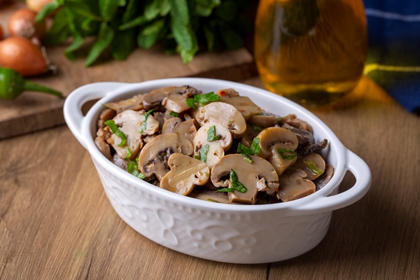 saute delicious mushrooms turkish name mantar sote - Фасоль с шампиньонами в сметане