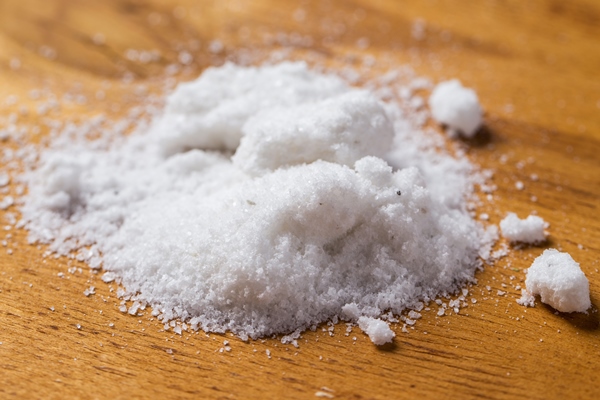 spices heap of salt on the table 2 - Шупфнудель (картофельные пальчики)