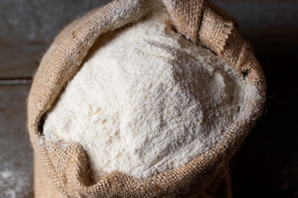 stashed flour used for cooking 1 - Бефстроганов из отварной говядины (школьное питание)