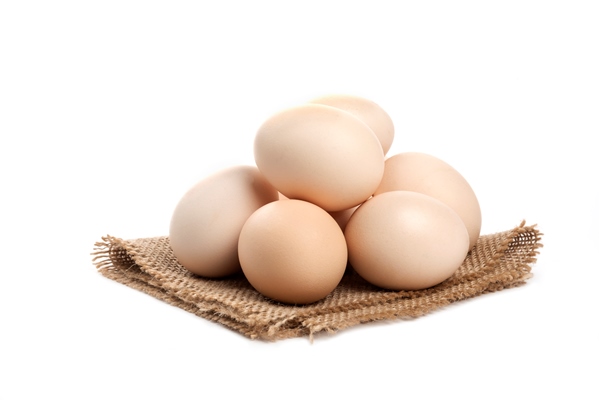 three fresh organic raw eggs isolated on white surface - Омлет с тунцом