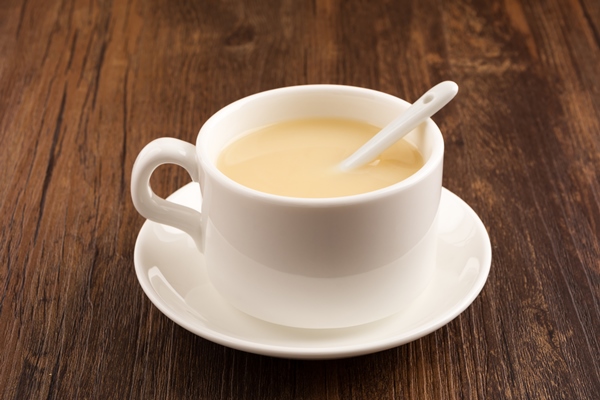 white cup of coffee over a wooden table 1 - Чай с молоком и сиропом на стевии (школьное диетическое питание)