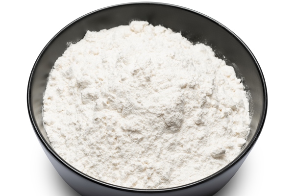 bowl of wheat flour on white - Затирка молочная