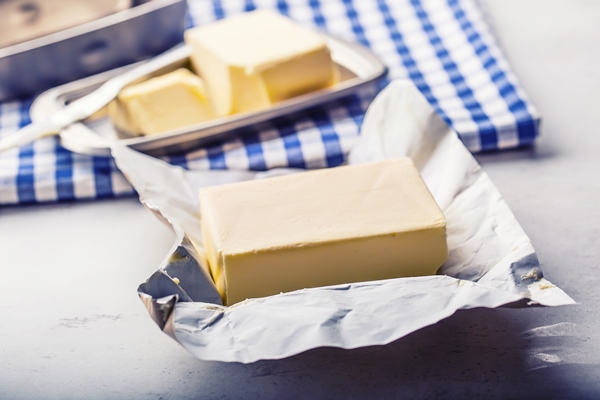 butter fresh butter kitchen table - Шарлотка со сливочным маслом