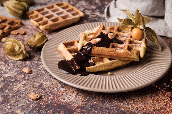 close up belgian waffle with topping 1 - Американские вафли