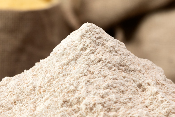 close up on flour pile - Манник в мультиварке