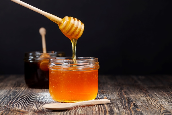 current thick delicious sweet honey natural healthy food product created by bees natural bee honey has viscous thick consistency - Шарлотка медовая