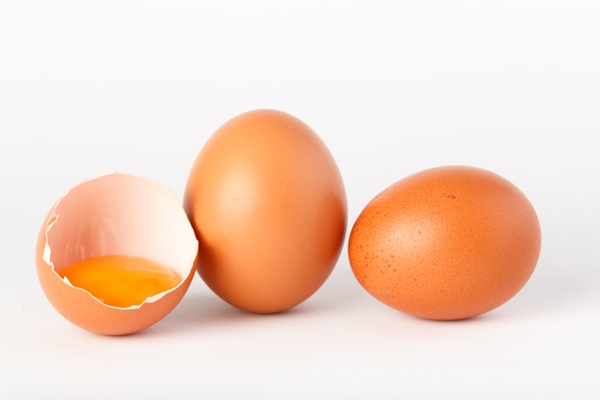 eggs isolated on white surface - Домашнее печенье с шалфеем