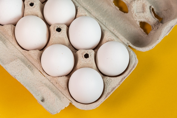 eggs yellow surface - Безглютеновая шарлотка