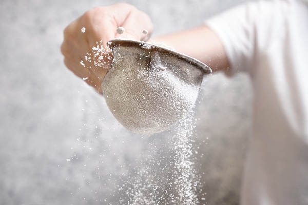 flour is sieved with a metal sieve - Фруктовые оладьи на закваске, постный стол