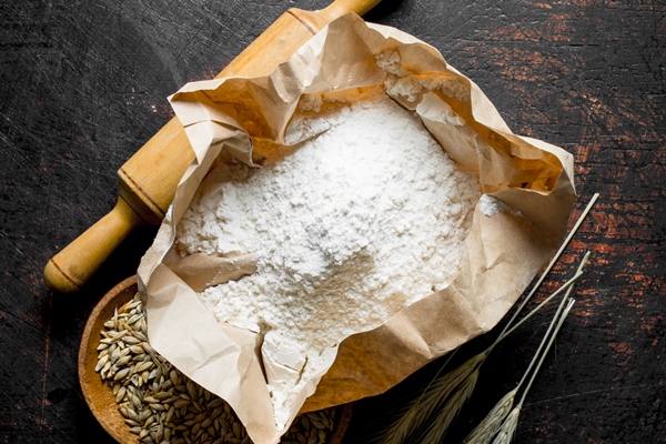 flour with wheat grain spikelets - Шарлотка в мультиварке