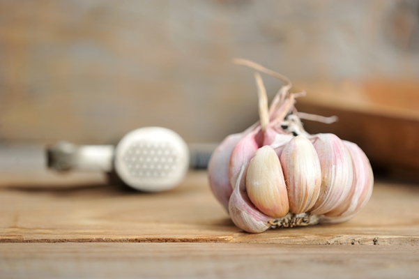 garlic head bulb and garlic presser - Манты с рыбой и тыквой