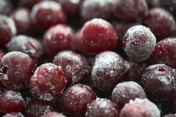 group of frozen cherries closeup - Постный кекс с вишней и кэробом