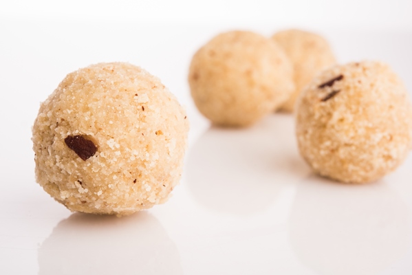 indian sweet food coconut laddu or nariyal laddoo selective focus - Ореховые шарики ток-чок