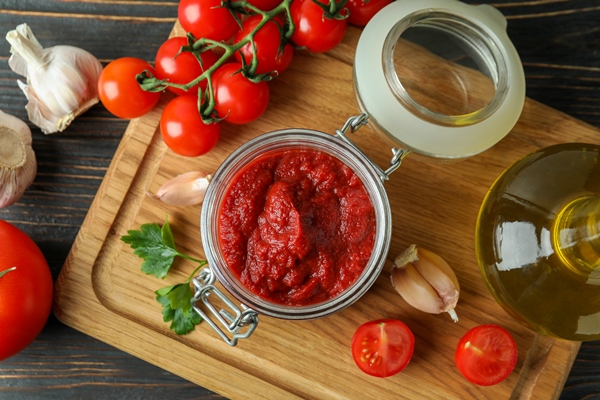 jar with tomato paste wooden table with ingredients - Борщ в мультиварке