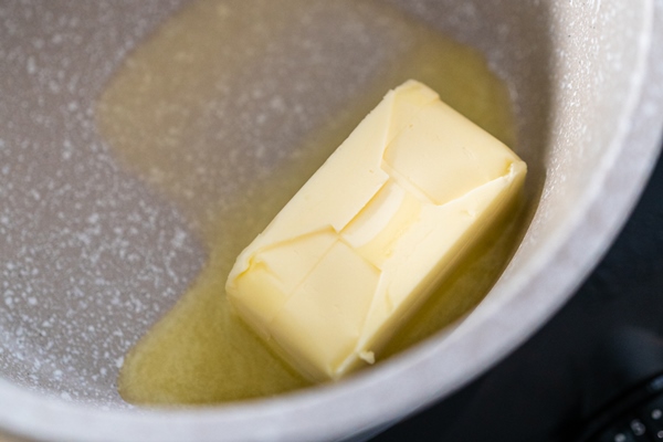 melting unsalted butter - Манник в мультиварке